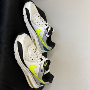 Nike air max tennis shoes